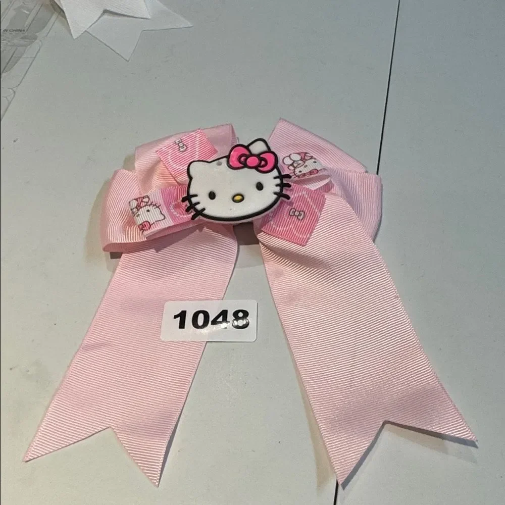 1048 Light Pink Color Hello Kitty Aligator Clip Hair Bow